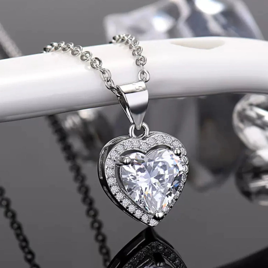 Herz-Halskette mit funkelndem Zirkonia-Stein